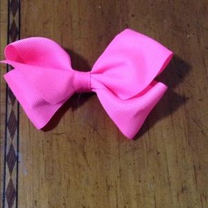 A hot pink bow